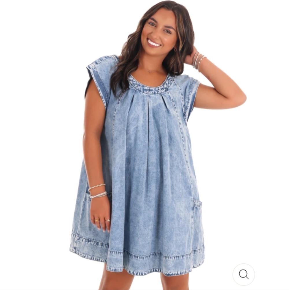 🦄 Free People Light Wash Blue Denim Pleated Tunic Dress With PocketsSize Small